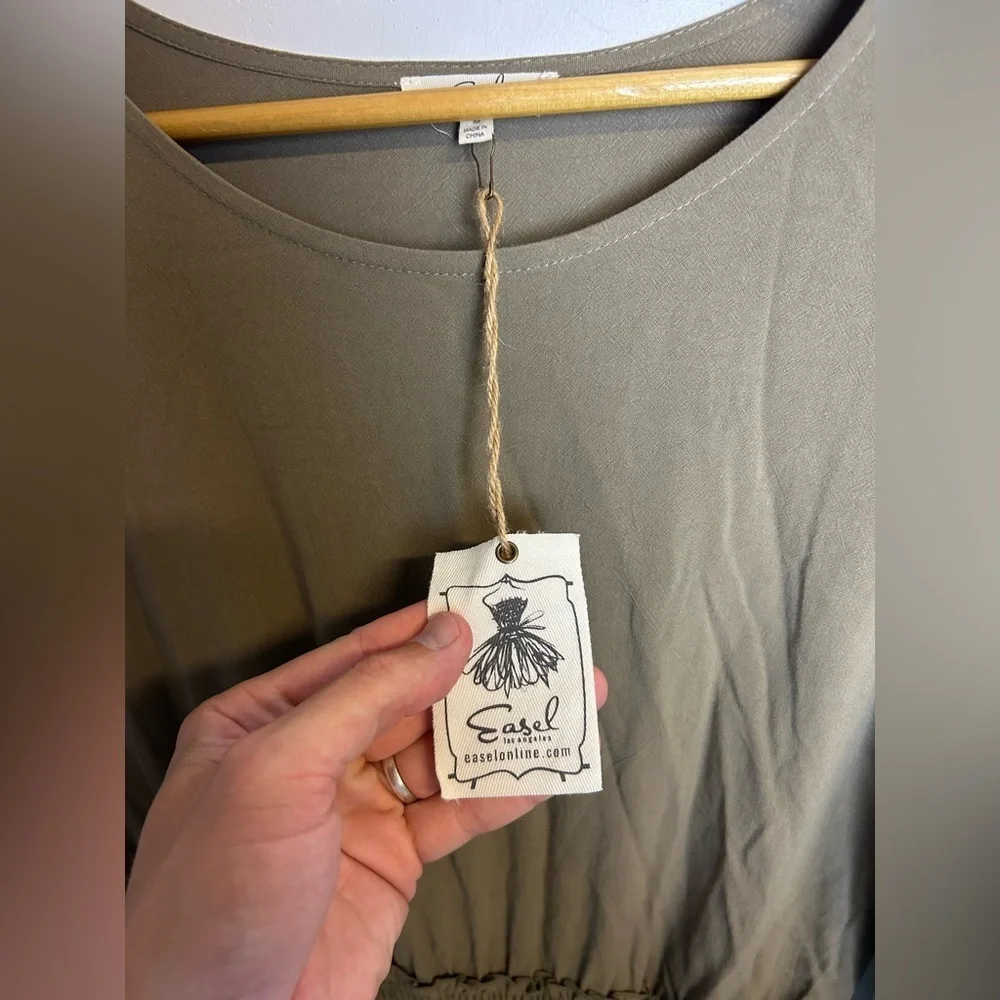 easel nwt tags